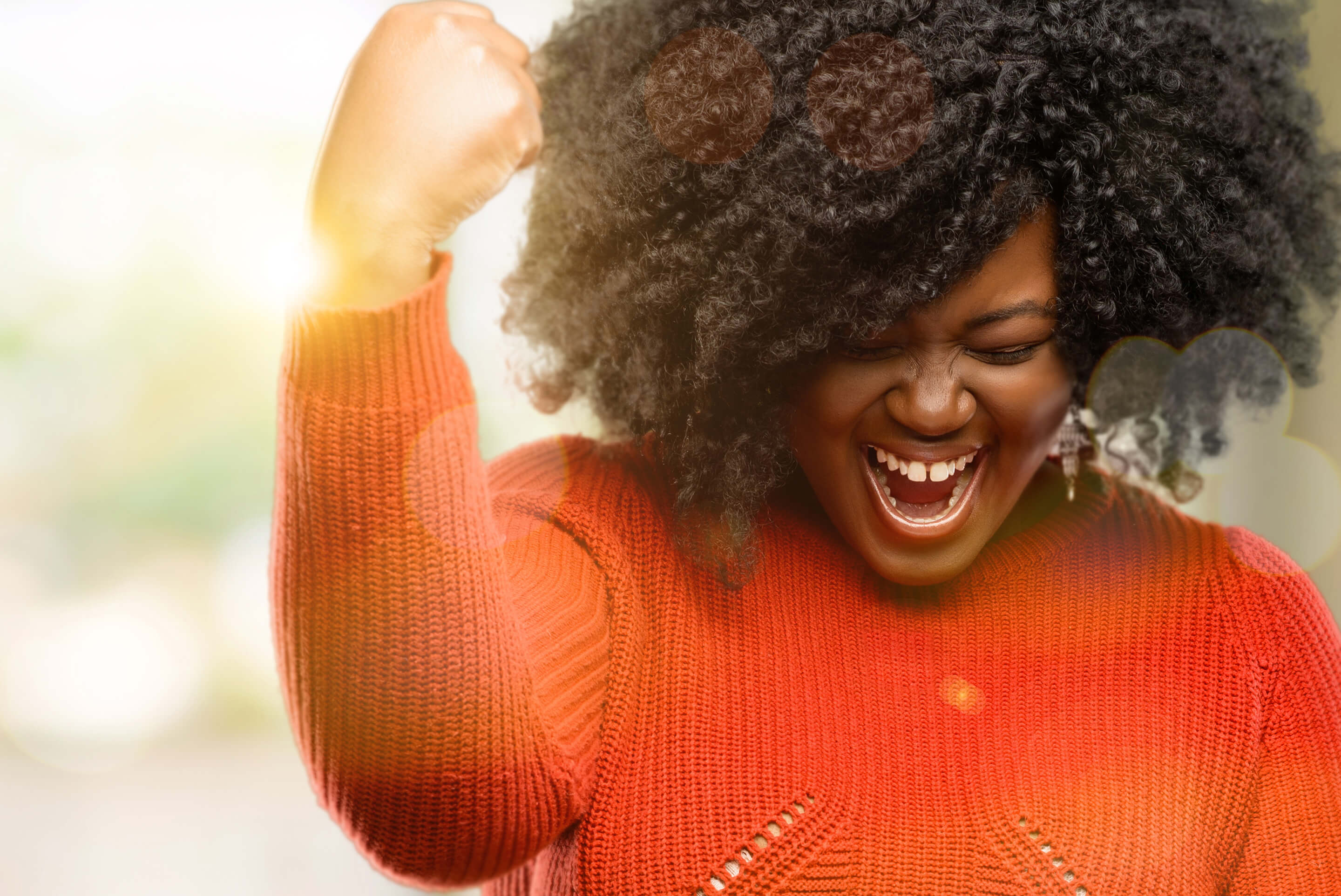 la-curiosite-geniale-pour-la-decouverte femme heureuse