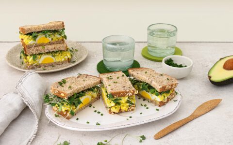 Sandwich aux œufs et à l’avocat