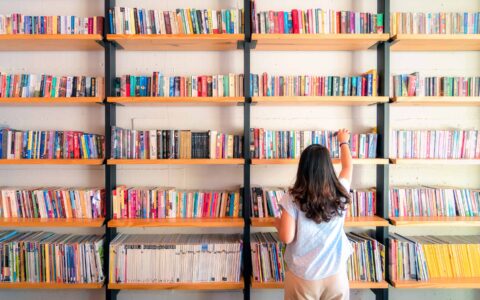 10 bonnes raisons de visiter sa bibliothèque