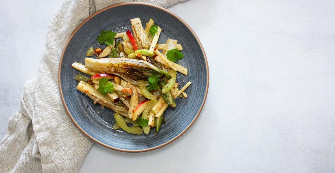 Salade d’endives grillées, pomme du Québec et érable