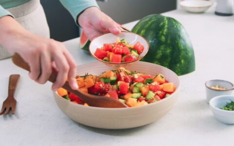 Salade de melons, concombre et arachides