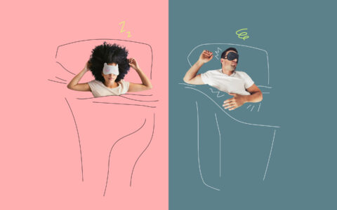 couple dormant dans un lit