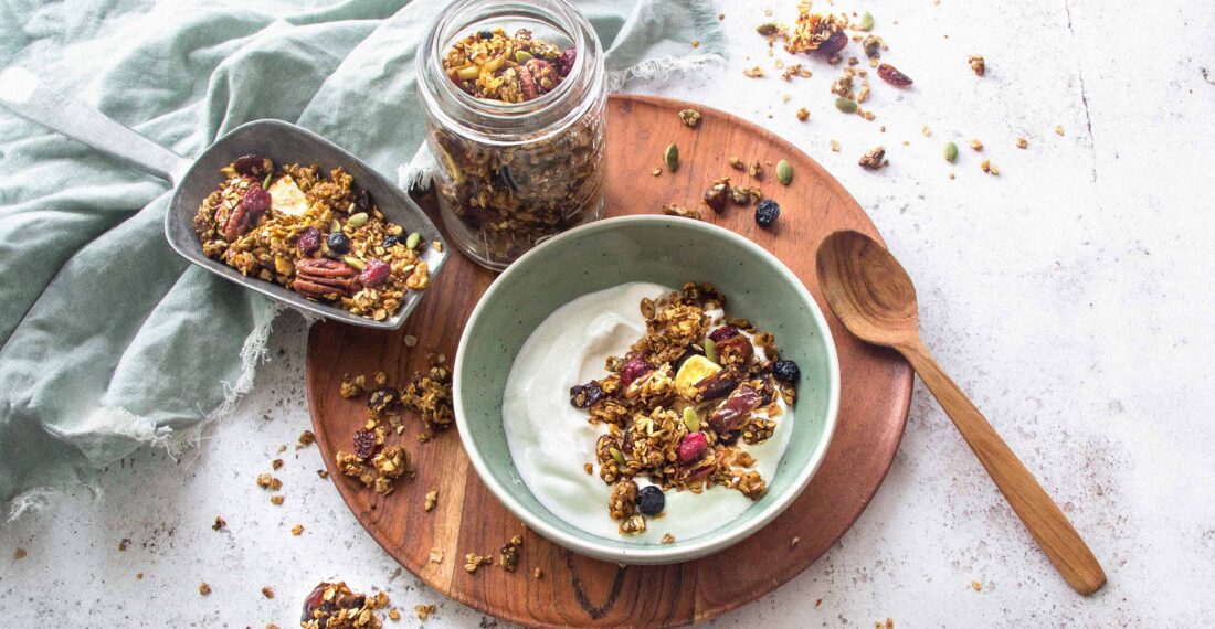 bol de yogourt avec granola