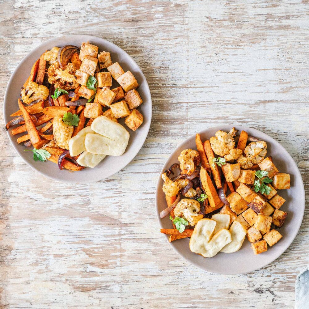 2 bols de tofu et halloumi avec légumes