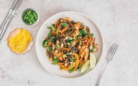 salade de nouilles et poulet