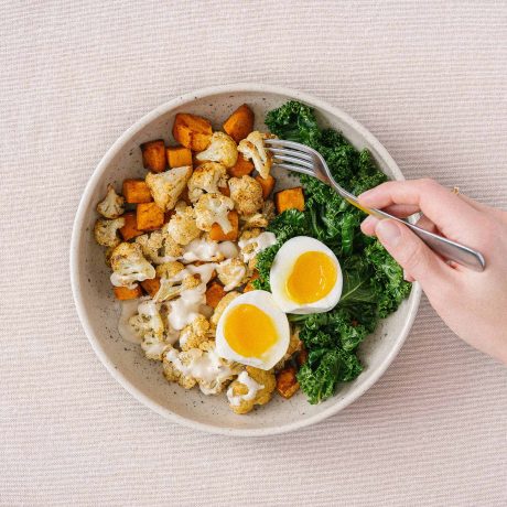 bol avec légumes et oeuf