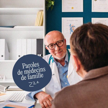 médecin discutant avec un patient