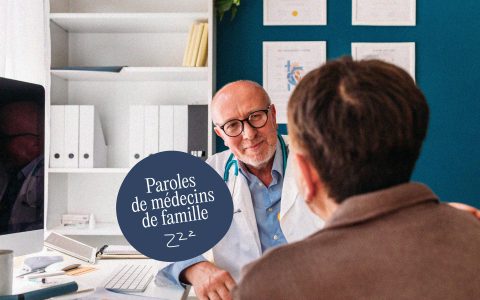 médecin discutant avec un patient