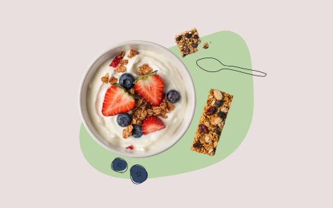 bol de yogourt et barre tendre